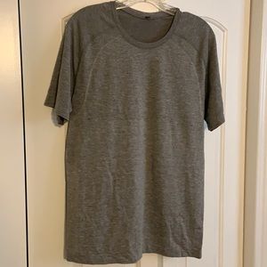 Lululemon Men’s shirt Size Medium color gray